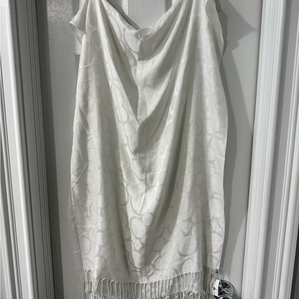 Disney White Textured Scarf/Wrap. N NWT.
